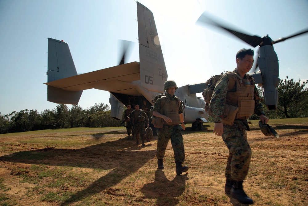 JGSDF members,  Marines strengthen relationships