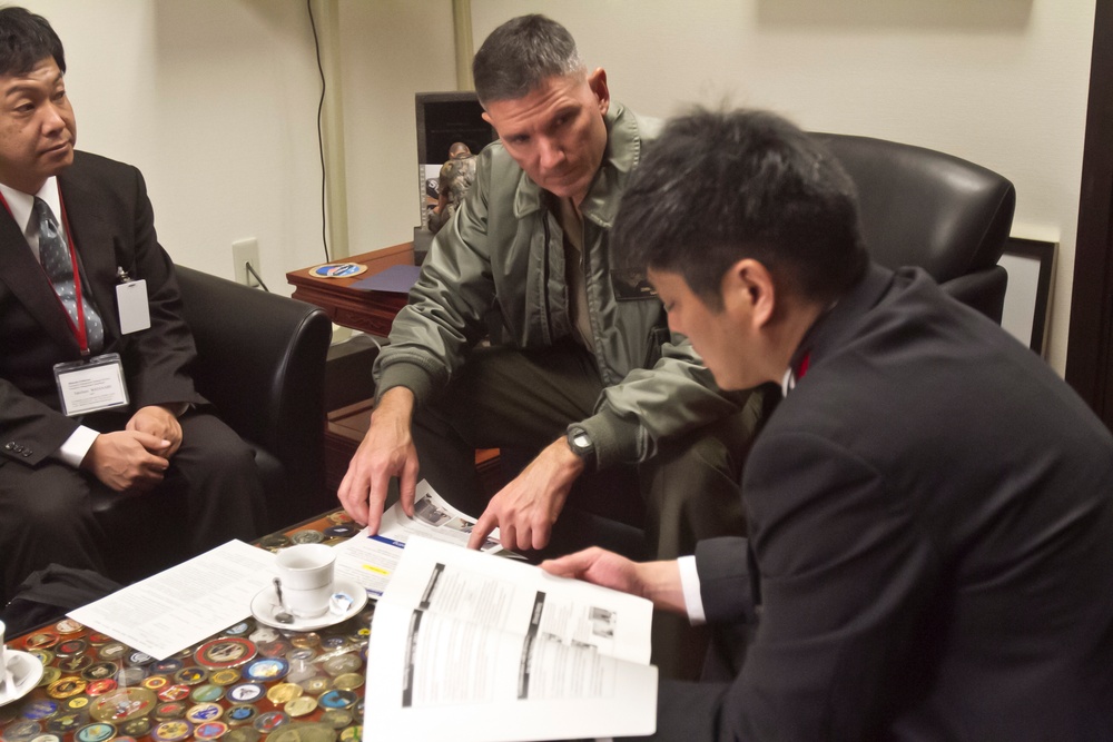 Shizuoka prefectural government officials visit III MEF, MCIPAC