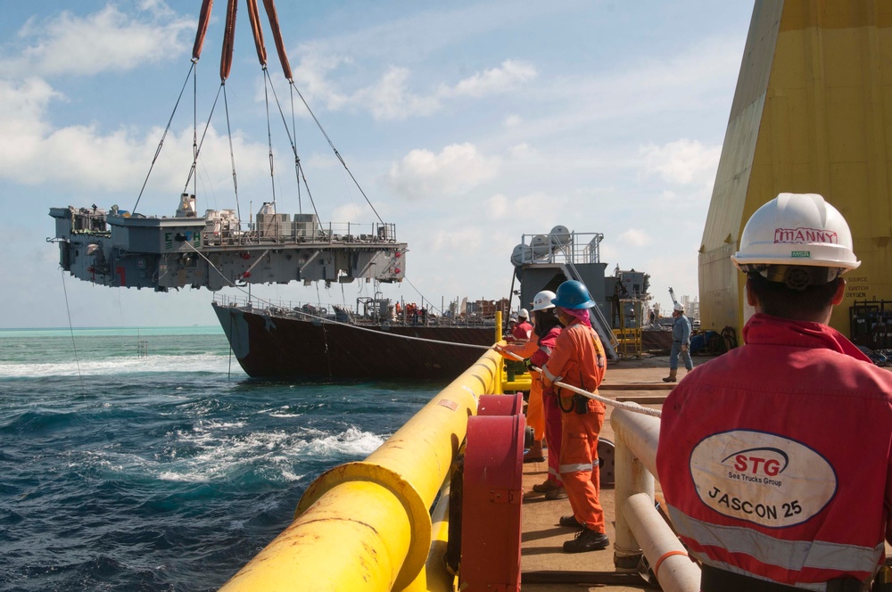 USS Guardian salvage operations