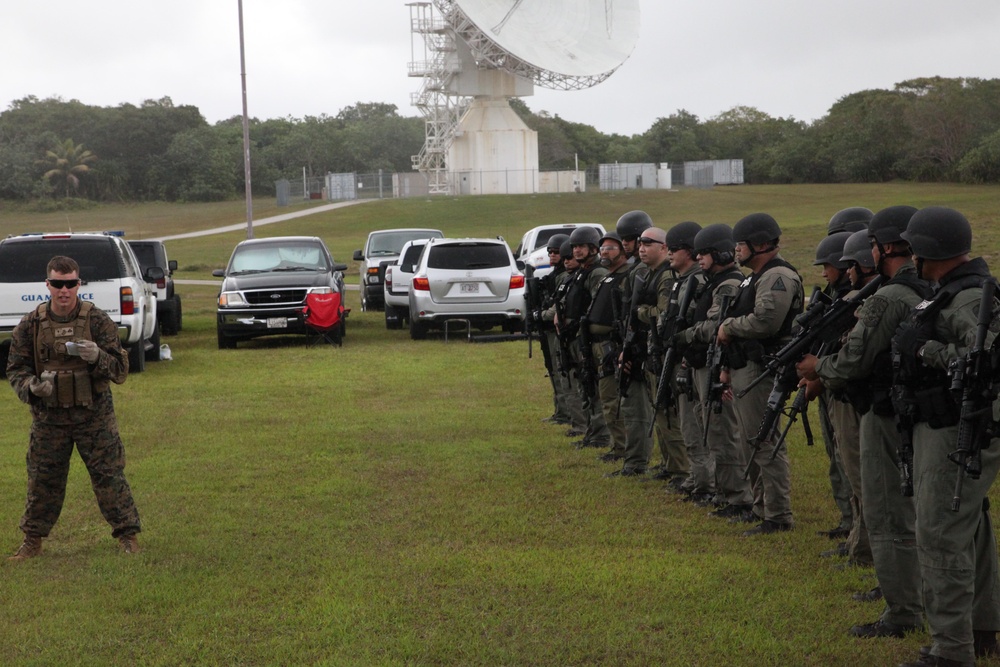 Marines team up with Guam’s SWAT in marksmanship training