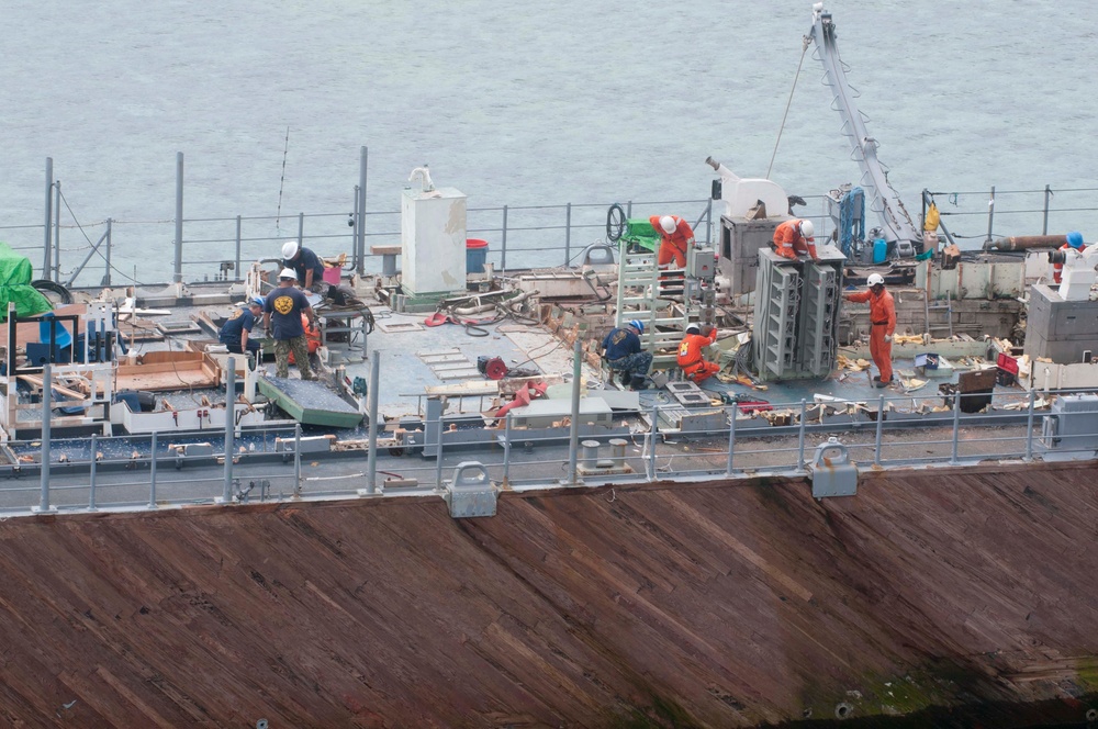 USS Guardian salvage operations