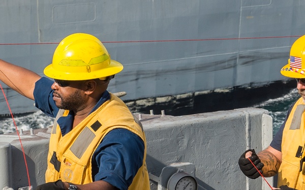 USS Ponce (AFSB(I) 15) underway replenishment with USNS Joshua Humphreys (T-AO 188)
