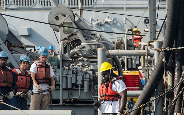 USS Ponce (AFSB(I) 15) underway replenishment with USNS Joshua Humphreys (T-AO 188)
