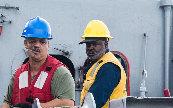 USS Ponce (AFSB(I) 15) underway replenishment with USNS Joshua Humphreys (T-AO 188)