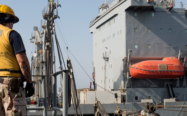 USS Ponce (AFSB(I) 15) underway replenishment with USNS Joshua Humphreys (T-AO 188)