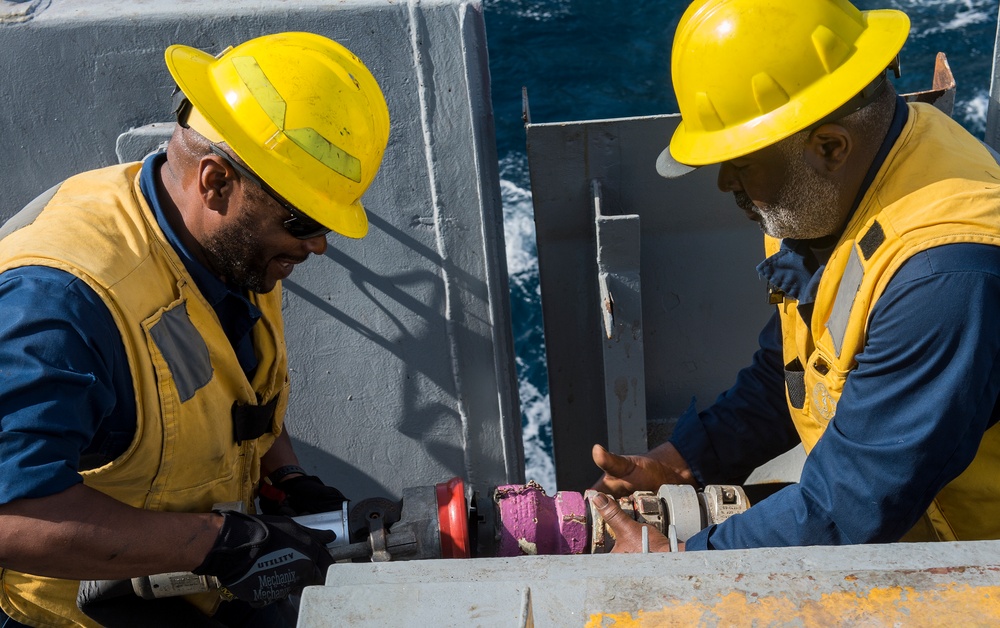 USS Ponce (AFSB(I) 15) underway replenishment with USNS Joshua Humphreys (T-AO 188)