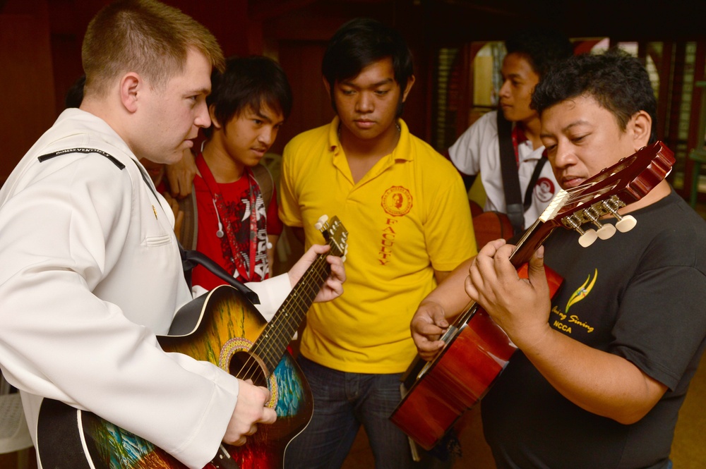 US 7th Fleet Band visit