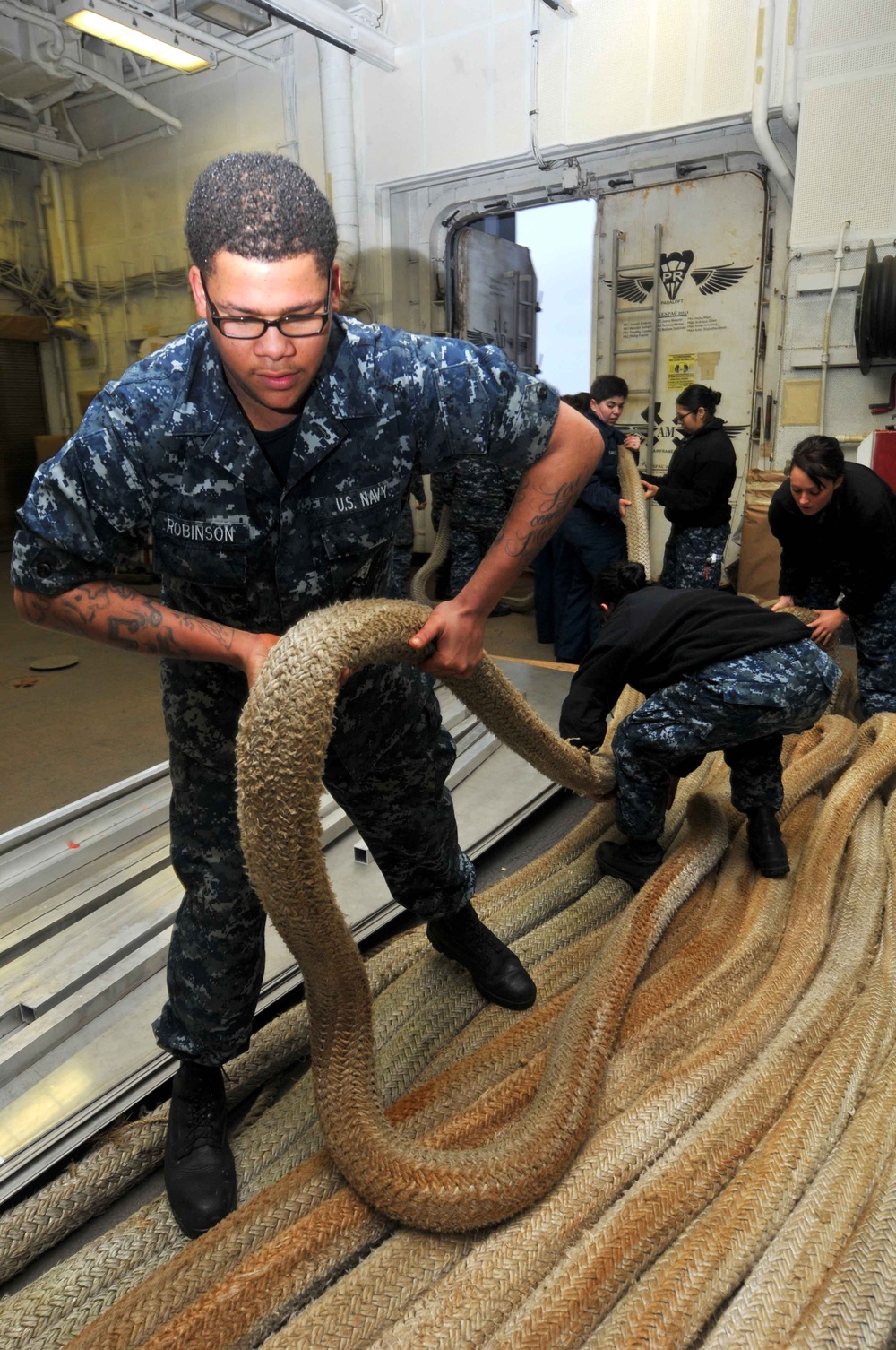 Flanking down mooring lines