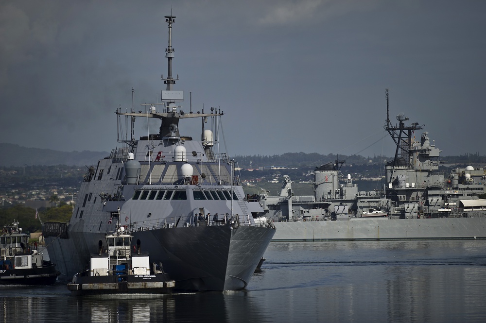 USS Freedom visits Hawaii