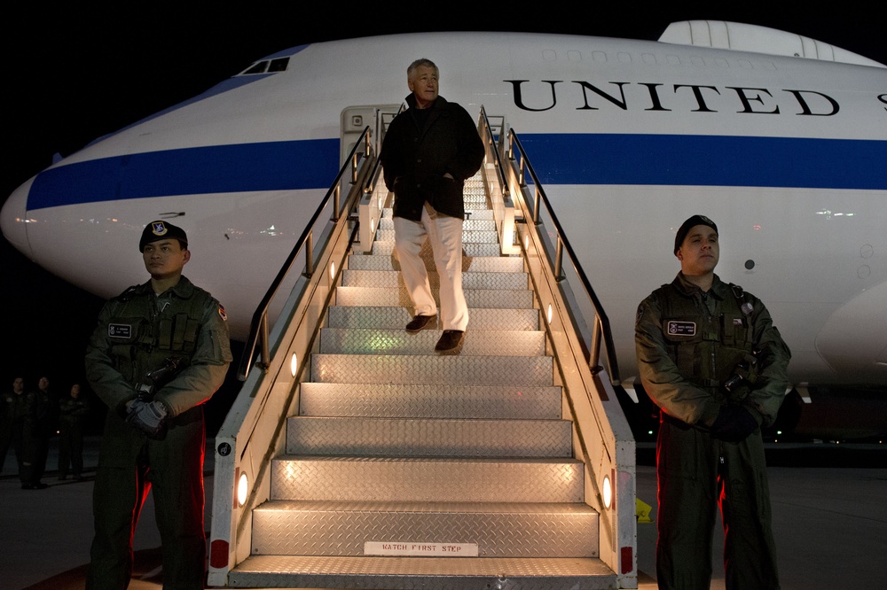 Defense secretary Hagel travels to Afghanistan