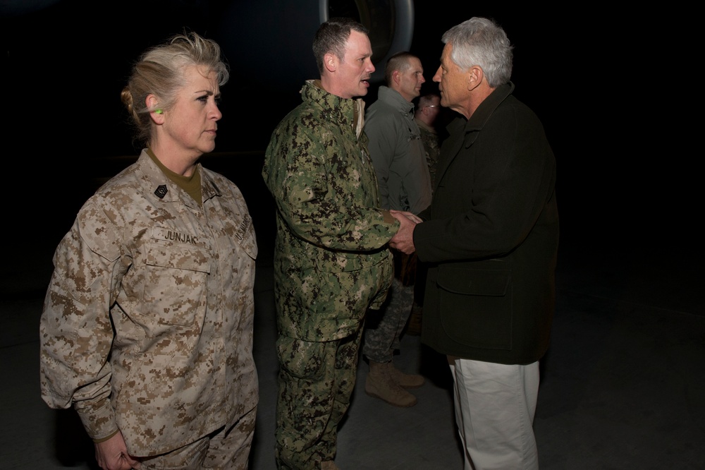 Defense secretary Hagel travels to Afghanistan