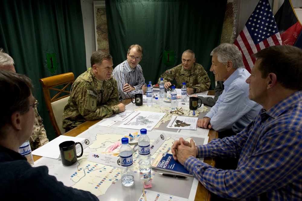 Defense secretary Hagel travels to Afghanistan