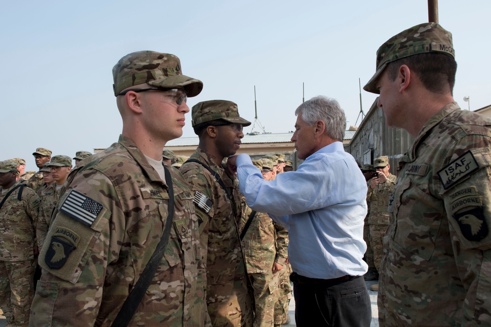 Defense secretary Hagel travels to Afghanistan