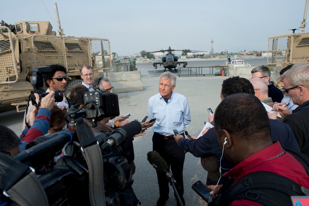 Defense secretary Hagel travels to Afghanistan