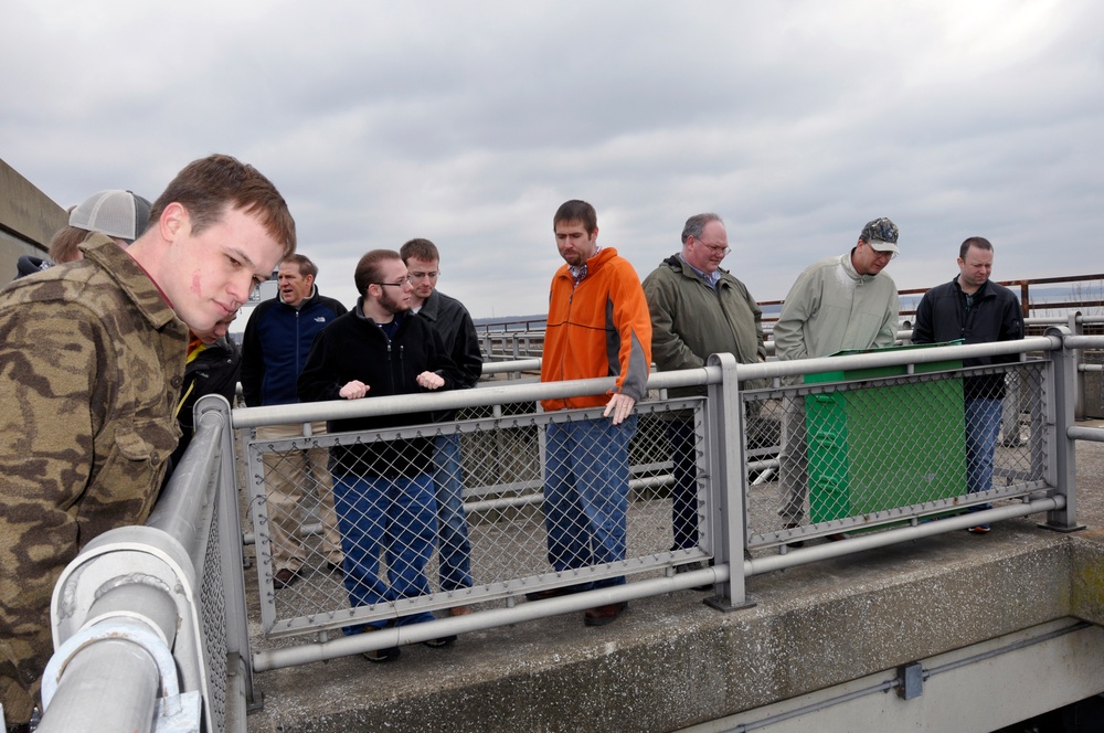 Corps hosts University of Tennessee Martin STEM students at Lake Barkley