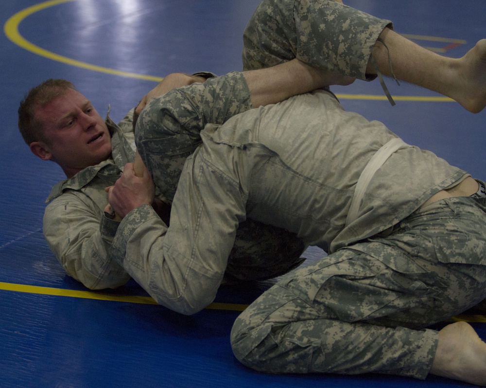 Spc. Fromm's triangle hold in 2013 Best Warrior Competition Combatives