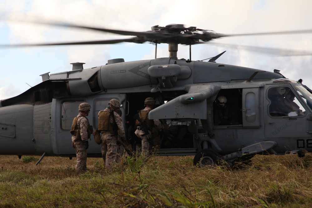 Marines fast-rope during Guahan Shield