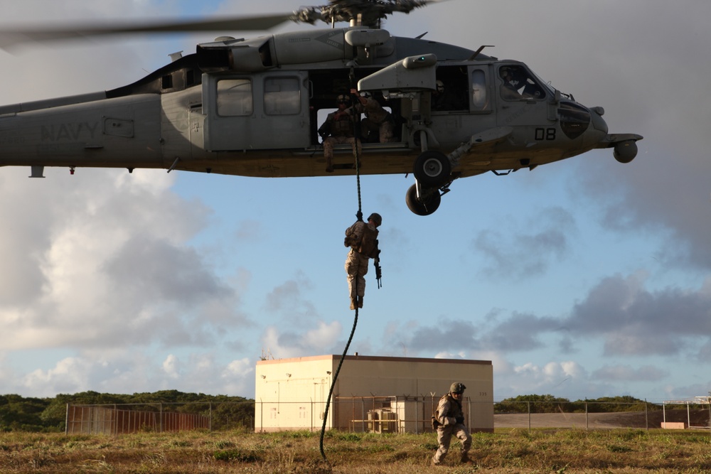 Marines fast-rope during Guahan Shield