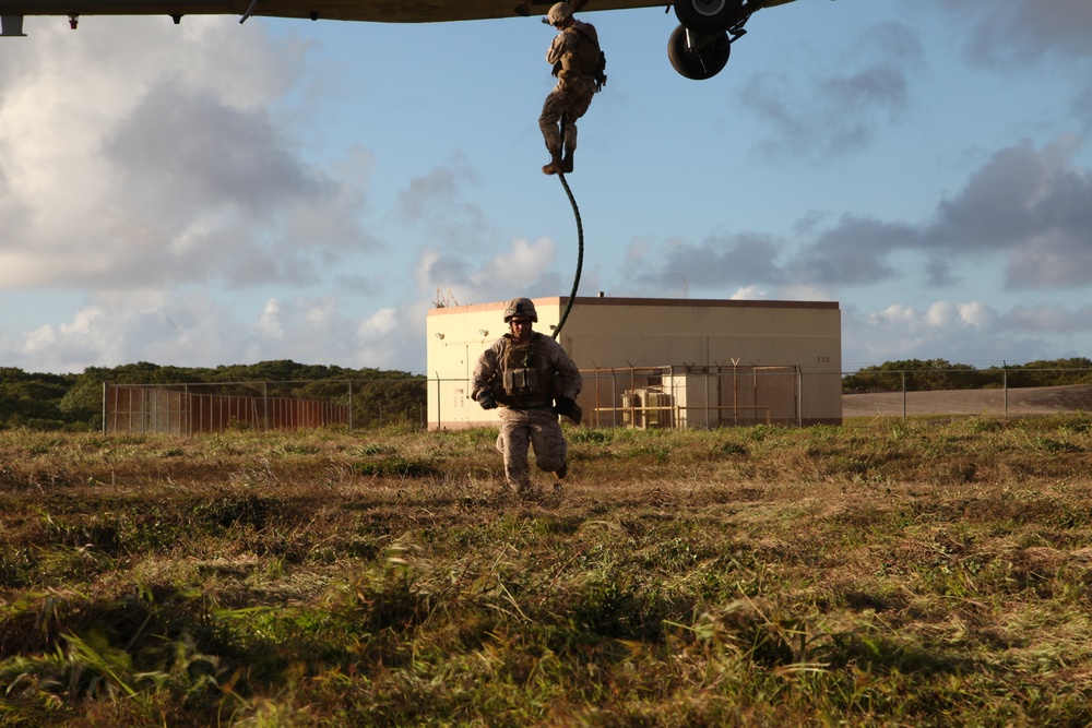 Marines fast-rope during Guahan Shield