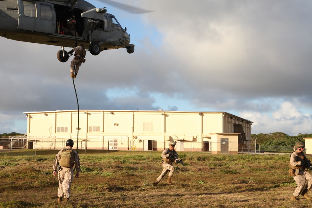 Marines fast-rope during Guahan Shield