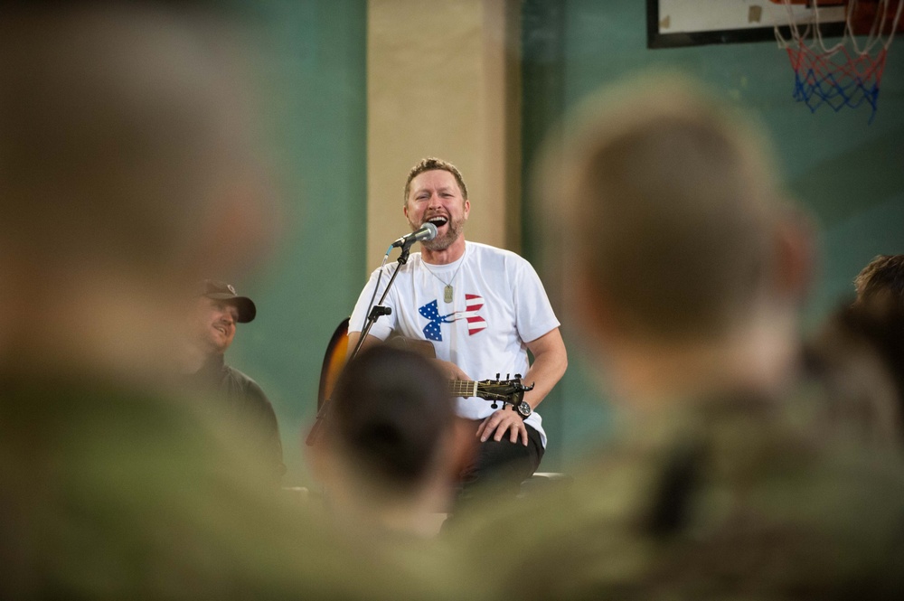 Country music artist visits ISAF HQ