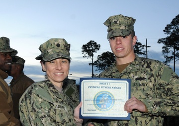 Commander rewards top PFA performers, promotes Navy culture of fitness