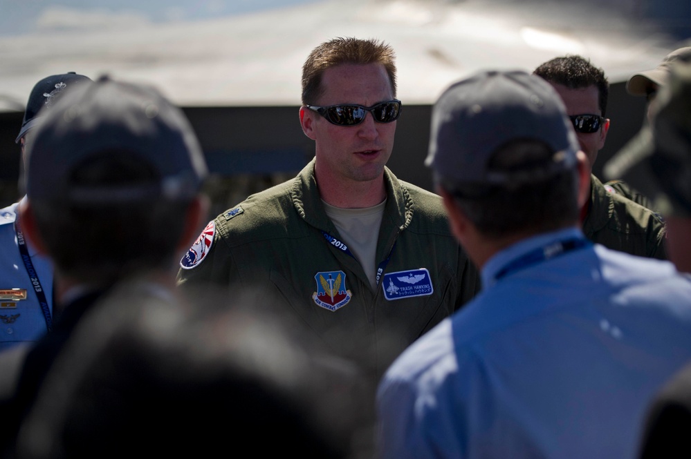 PACAF strengthens partenerships during 2013 Australian International Airshow