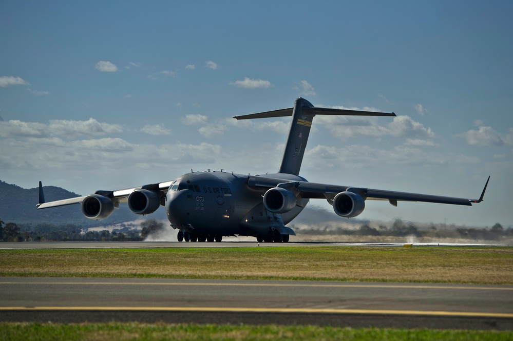 PACAF strengthens partenerships during 2013 Australian International Airshow