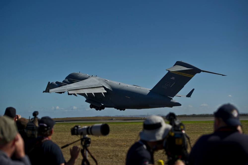 PACAF strengthens partenerships during 2013 Australian International Airshow