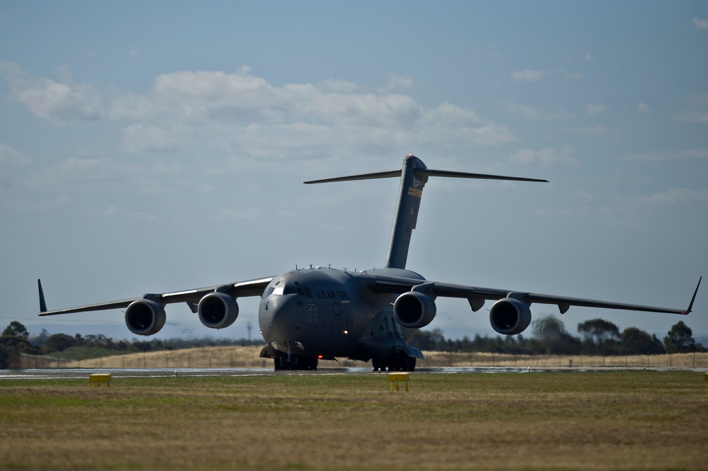 PACAF strengthens partenerships during 2013 Australian International Airshow