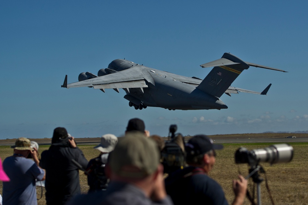 PACAF strengthens partenerships during 2013 Australian International Airshow