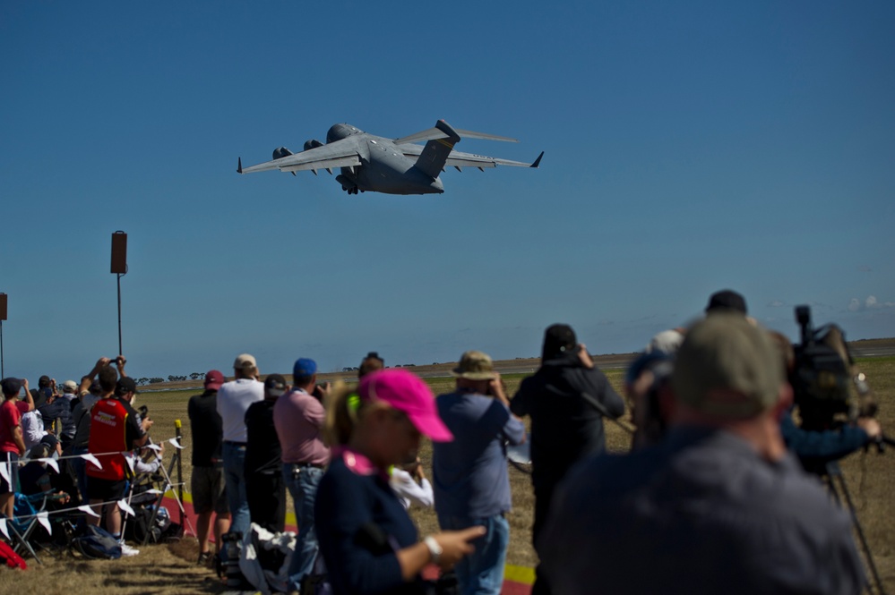 PACAF strengthens partenerships during 2013 Australian International Airshow