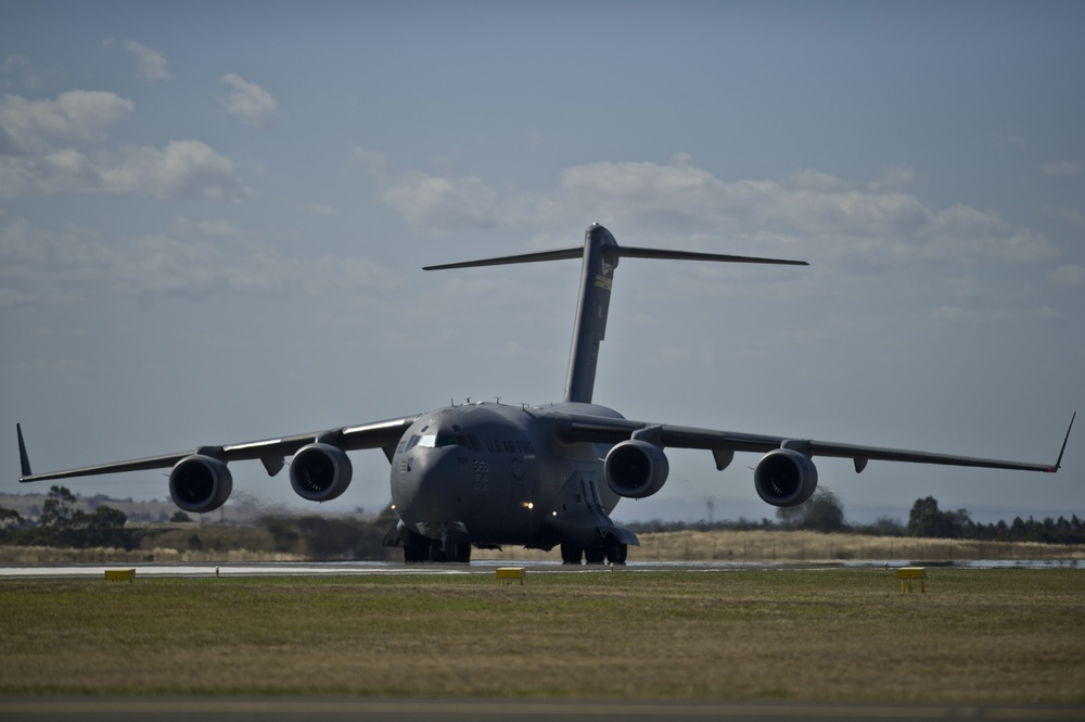 PACAF strengthens partenerships during 2013 Australian International Airshow