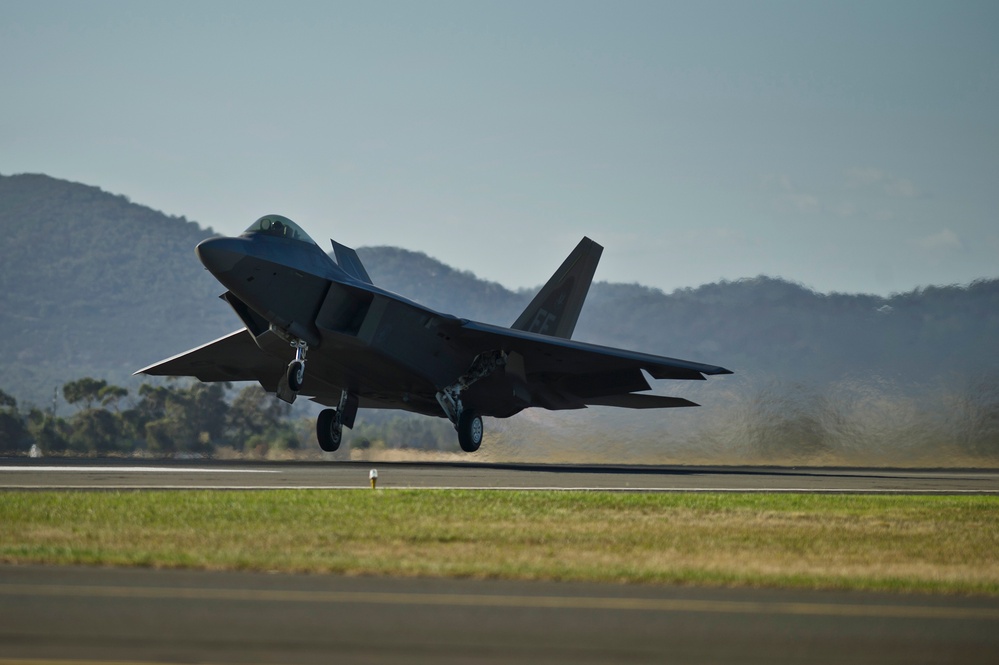 PACAF strengthens partenerships during 2013 Australian International Airshow