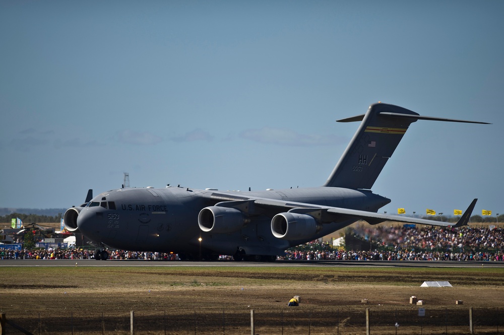 PACAF strengthens partenerships during 2013 Australian International Airshow