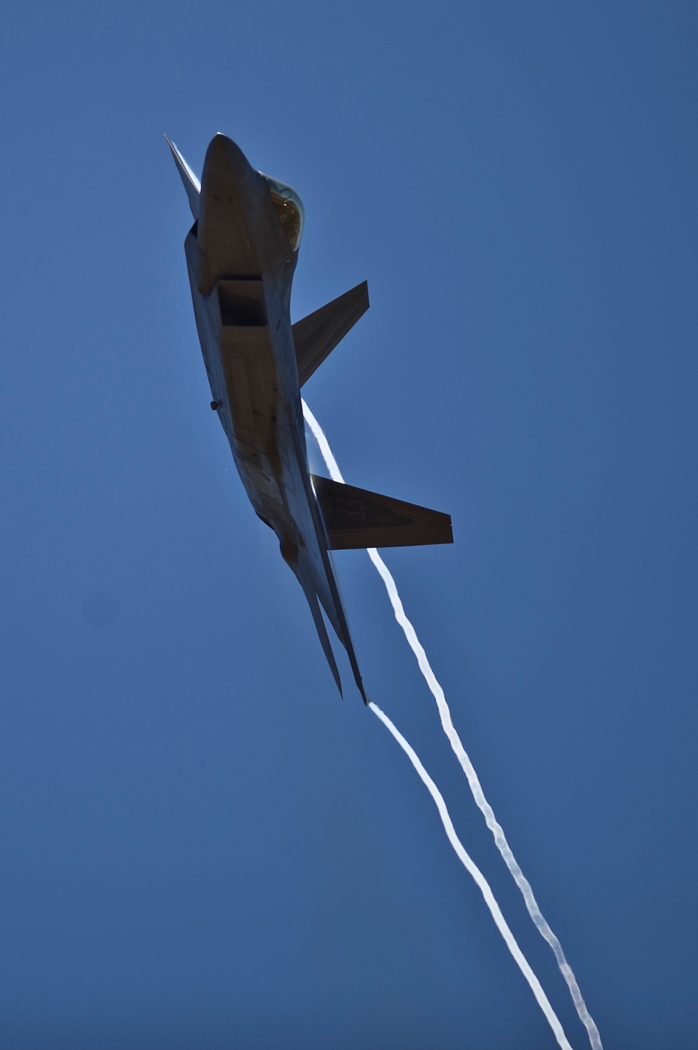 PACAF strengthens  partenerships during 2013 Australian International Airshow