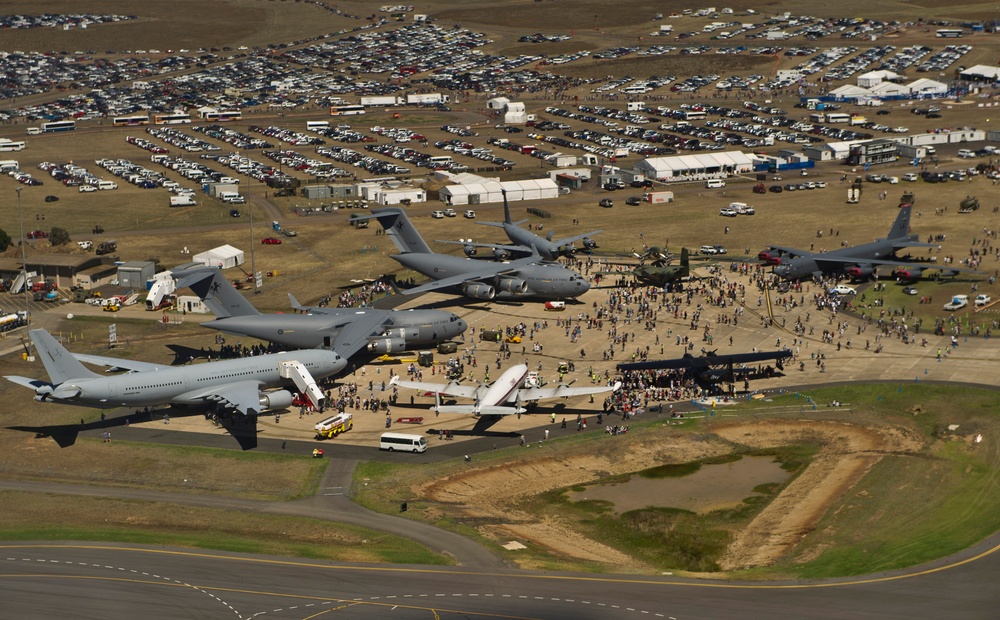 PACAF strengthens partenerships during 2013 Australian International Airshow