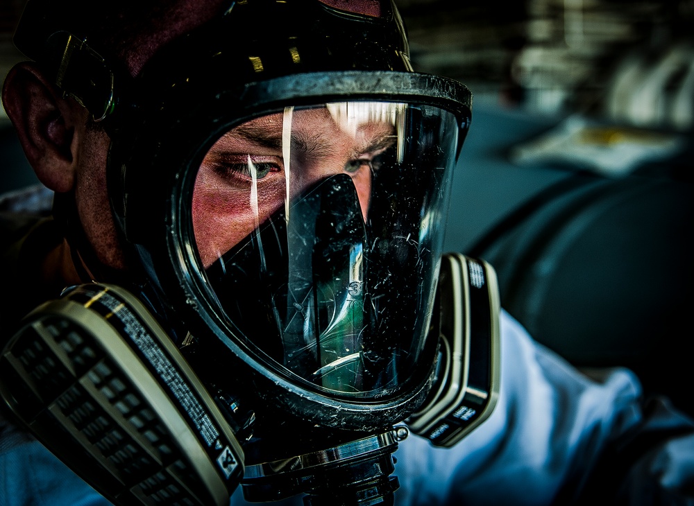 Airmen make dirty job look spotless