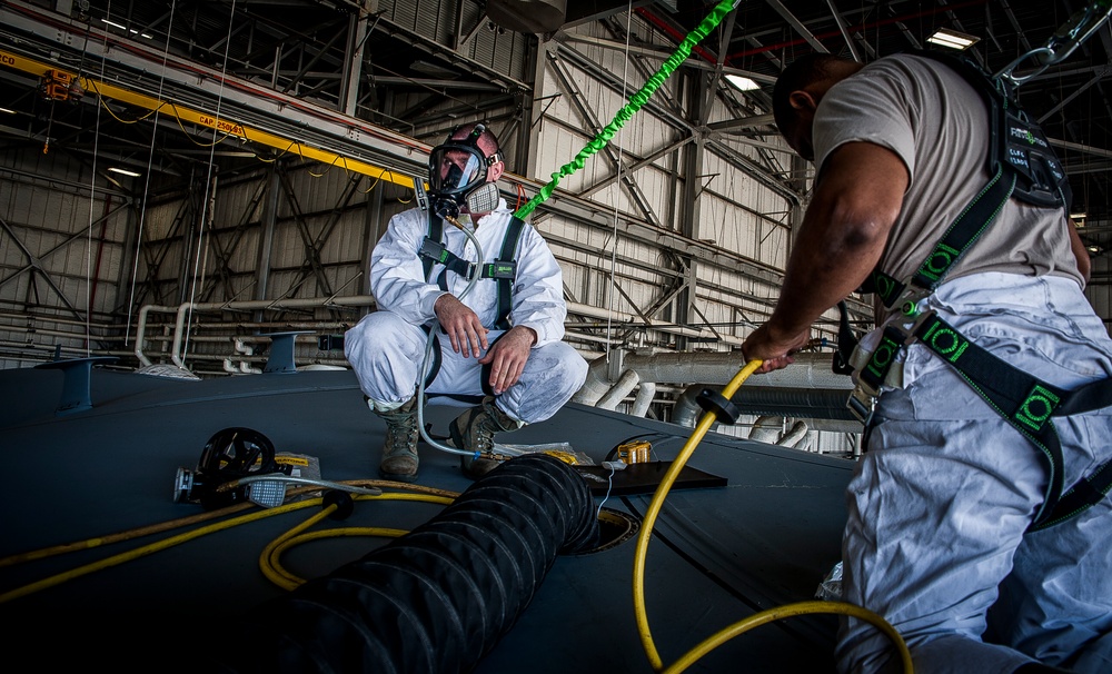 Airmen make dirty job look spotless