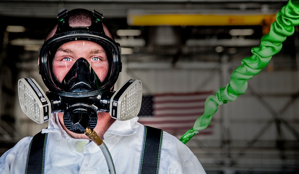 Airmen make dirty job look spotless