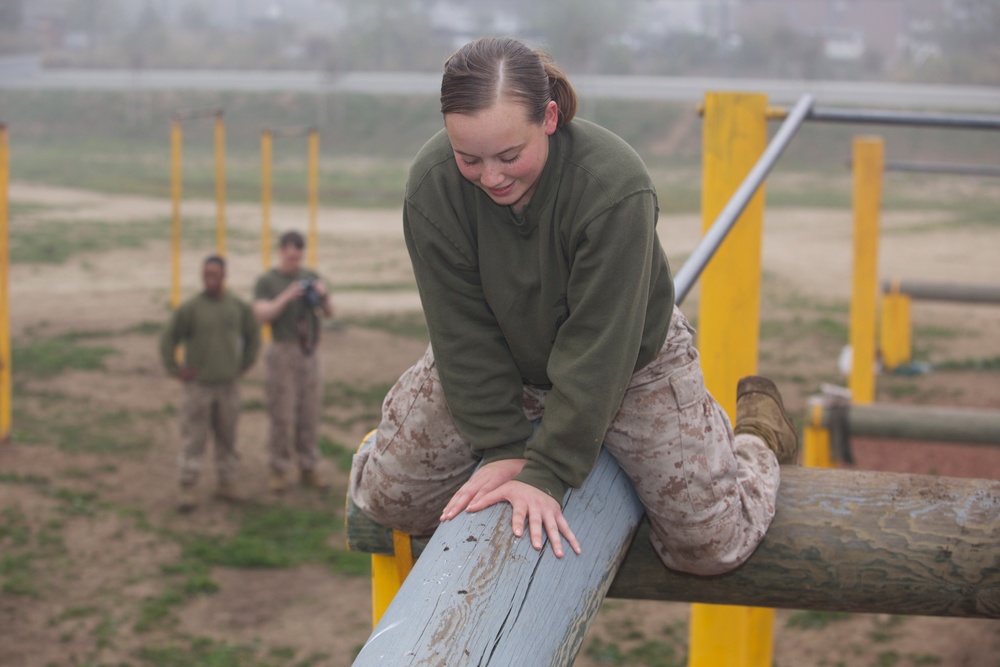 11th MEU runs obstacle course