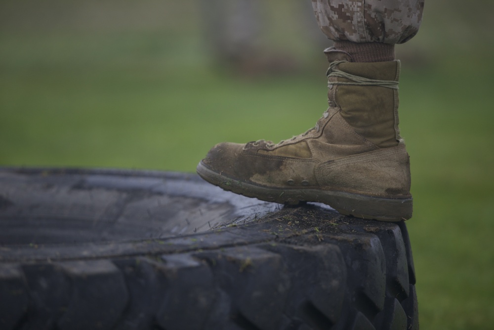 11th MEU runs obstacle course