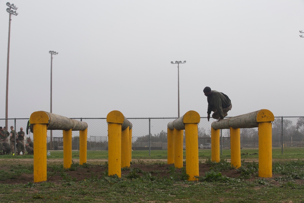 11th MEU runs obstacle course