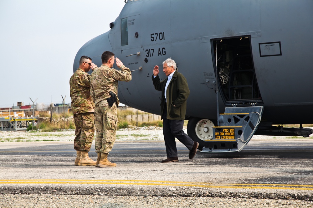 Secretary of Defense visits Forward Operating Base Fenty