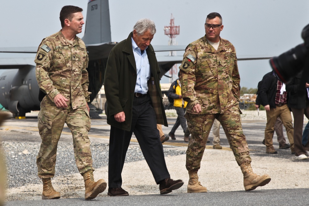 Secretary of Defense visits Forward Operating Base Fenty