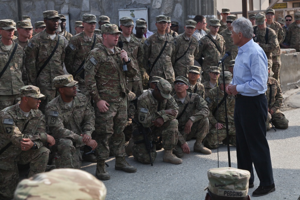 Secretary of Defense visits Forward Operating Base Fenty