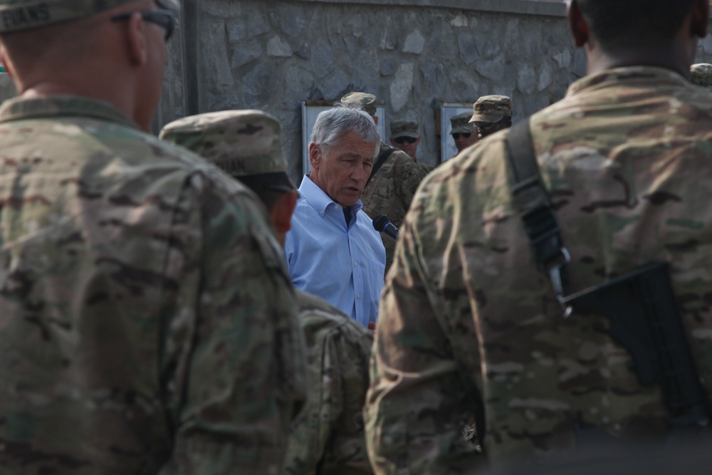 Secretary of Defense visits Forward Operating Base Fenty