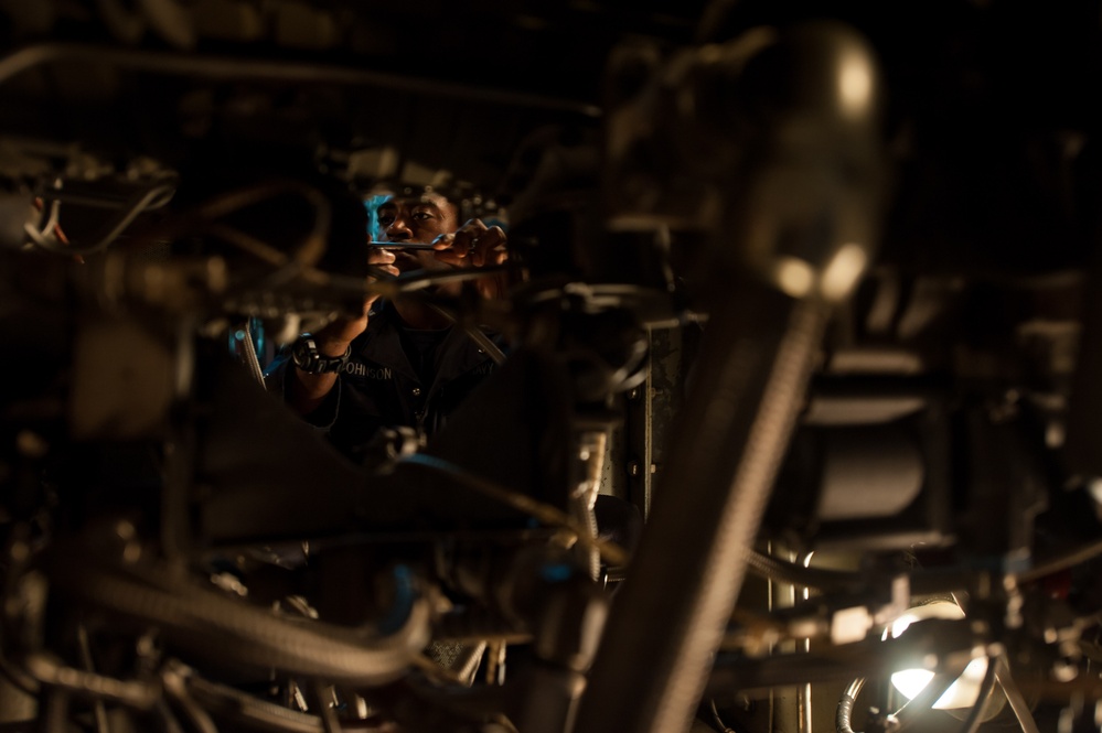 USS Mobile Bay maintenance