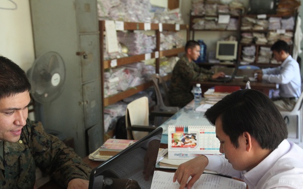 US sailors help organize files during Cambodia MEDEX 13-1