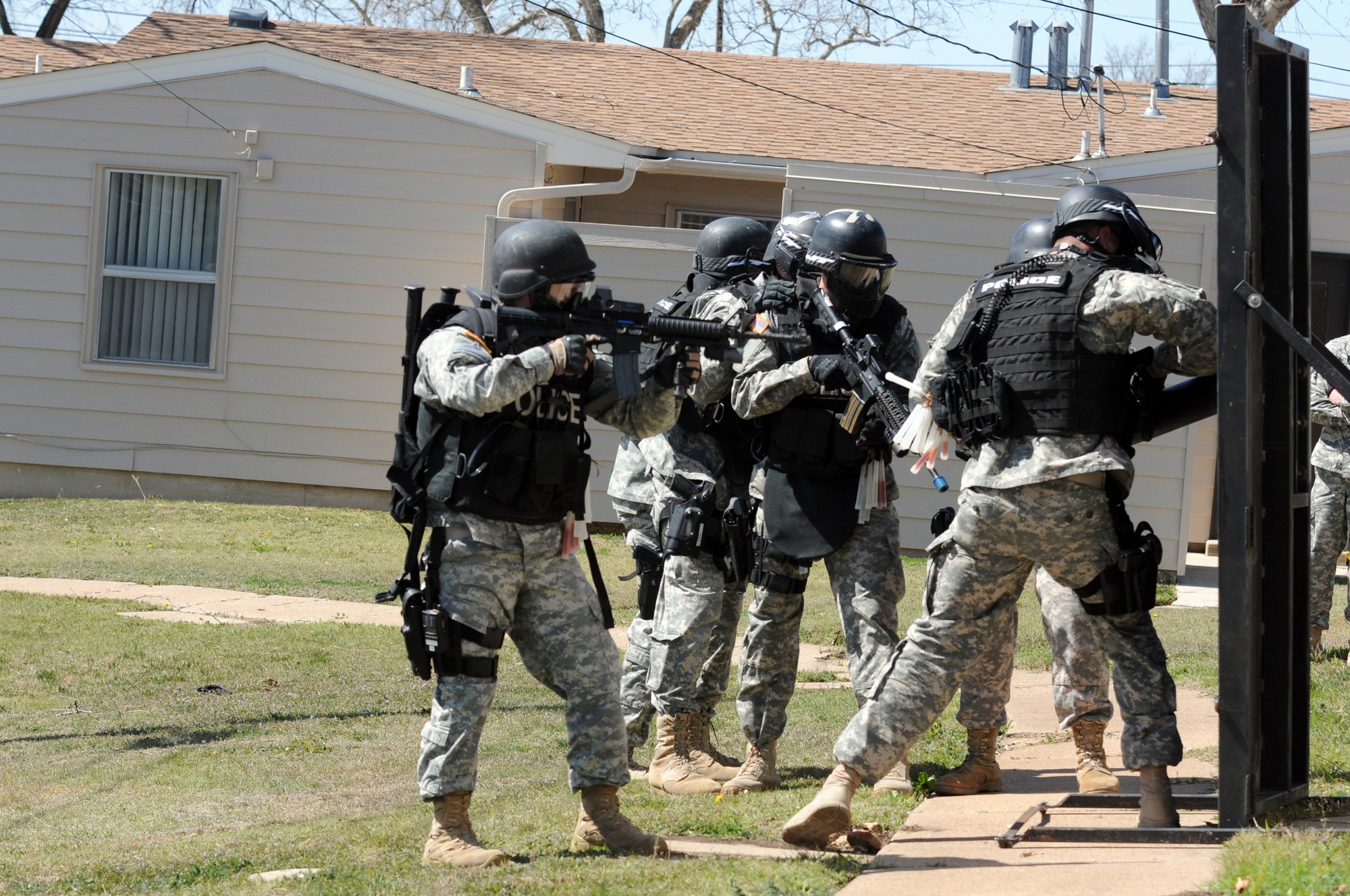 DVIDS - News - Fort Hood housing provides new venue for MP SWAT team